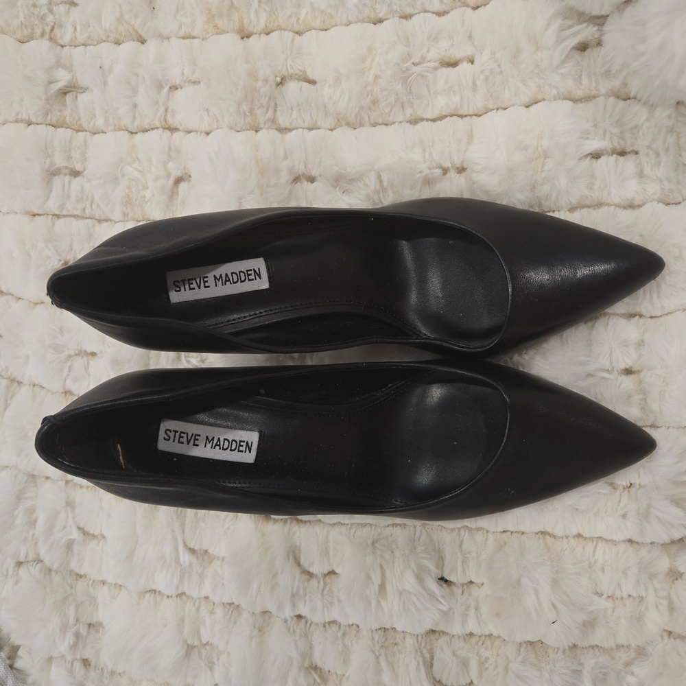 Steve Madden Size 11 Black Leather Pumps